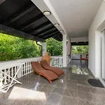 3 Bedroom Stunning Apartment In Pula