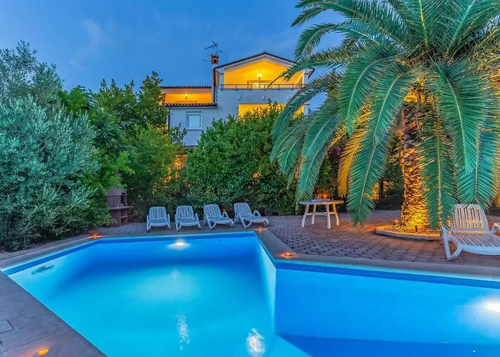 3 Bedroom Stunning Apartment In Pula
