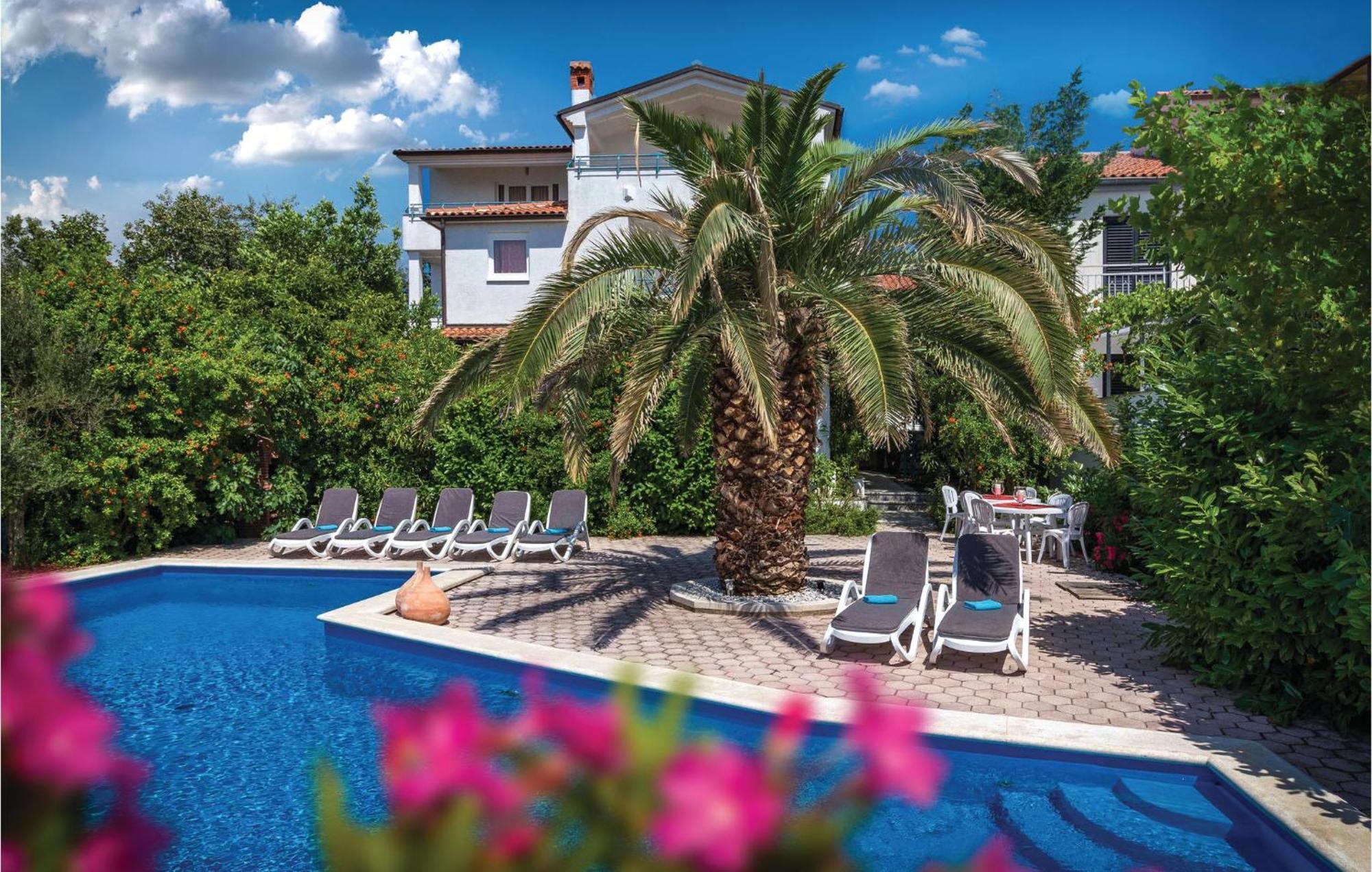 3 Bedroom Stunning Apartment In Pula Apartma