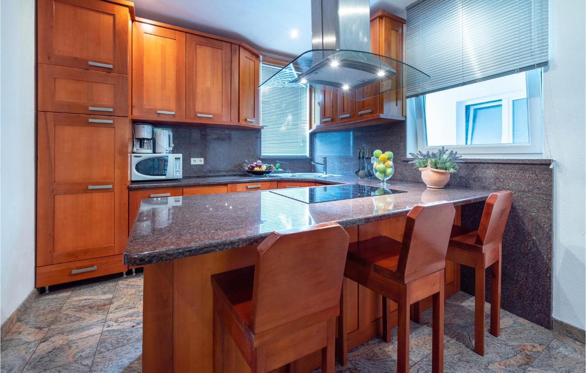 3 Bedroom Stunning Apartment In Pula Apartma *