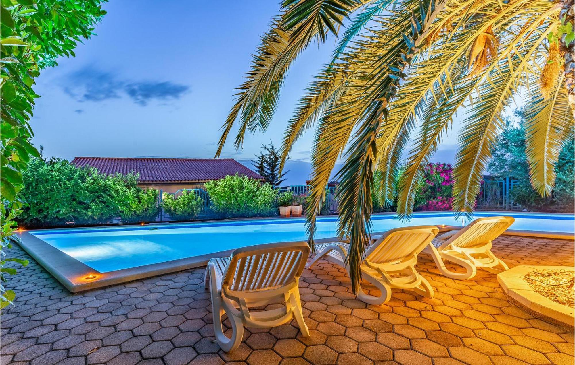 3 Bedroom Stunning Apartment In Pula Apartma *