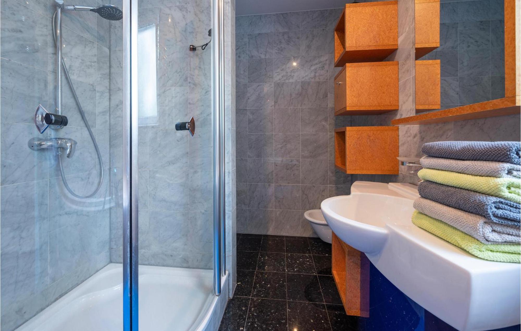 Apartma 3 Bedroom Stunning Apartment In Pula