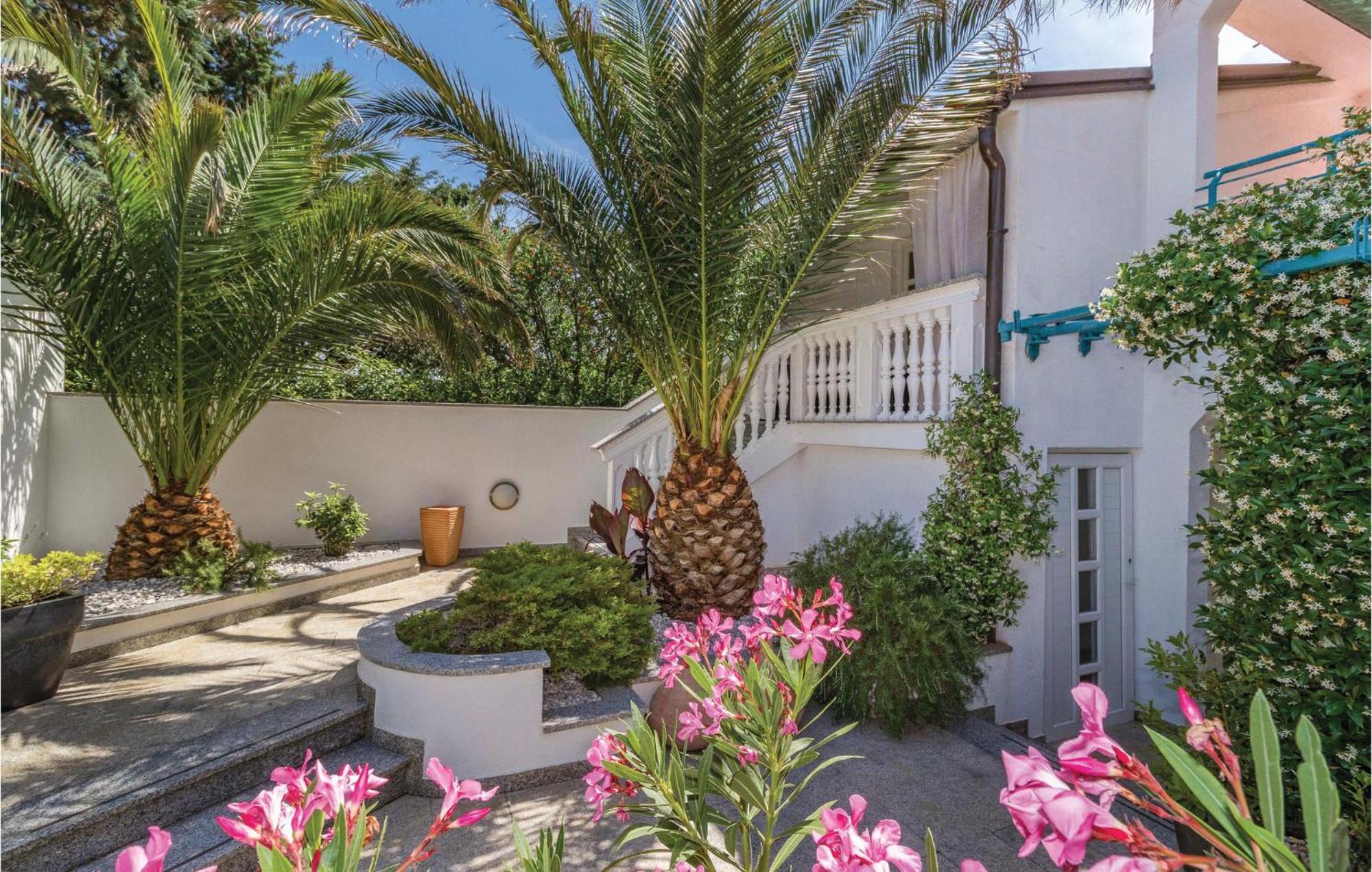 3 Bedroom Stunning Apartment In Pula Apartma